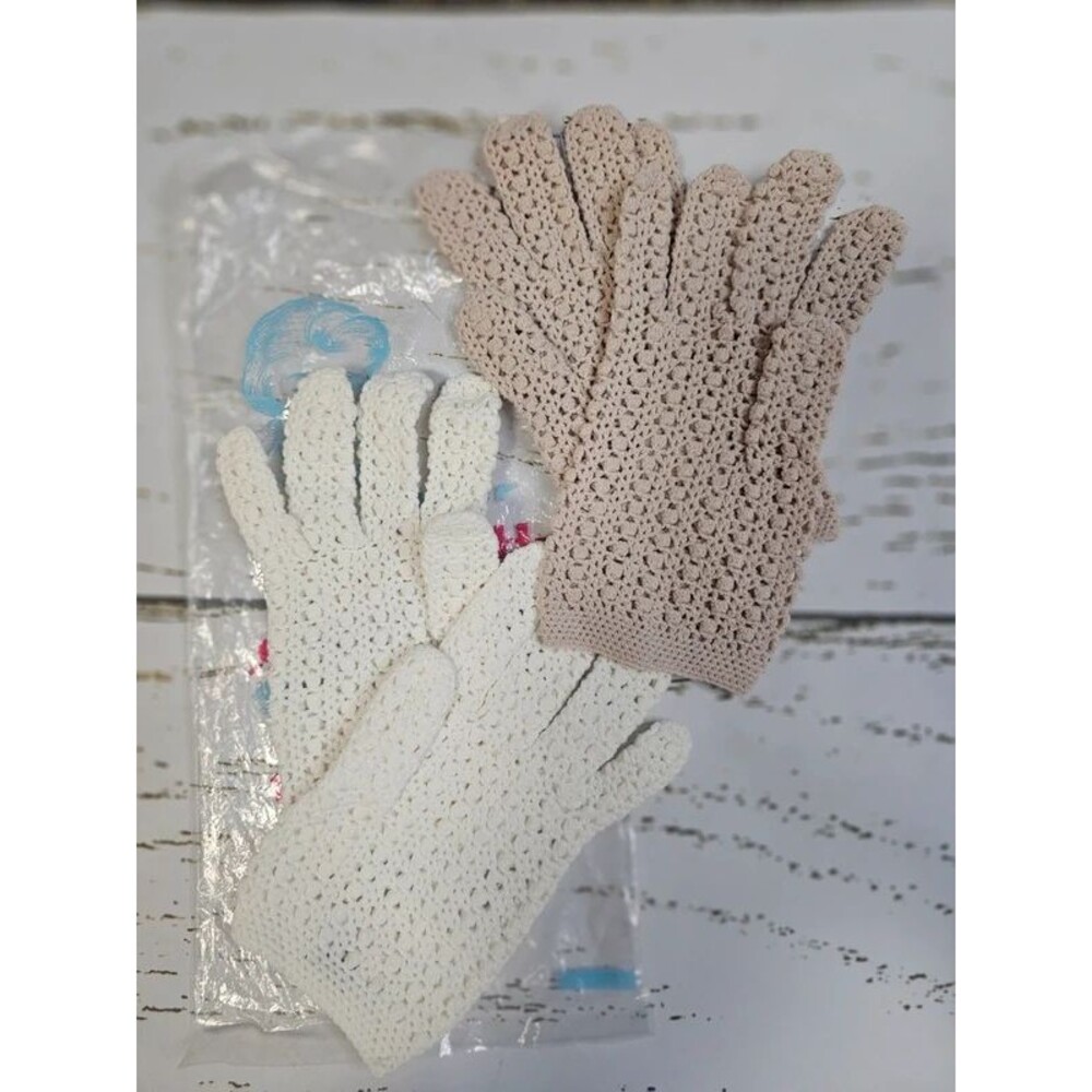 Vintage 1960s Dawnelle Italy Crochet Nylon Dress Gloves Ivory Taupe 2 Pairs